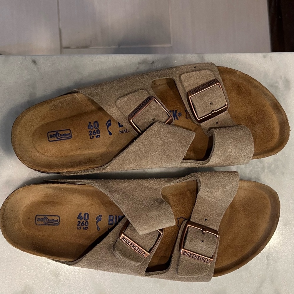 Birkenstock sandals light brown size 9